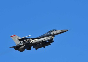 294170_avion-f16-foto-afp