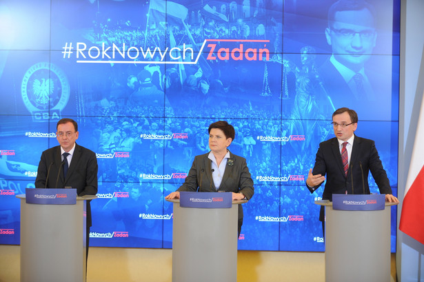 Premier Beata Szydło, minister sprawiedliwości prokurator generalny Zbigniew Ziobro i koordynator służb specjalnych Mariusz Kamiński