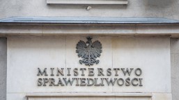 karta rodziny mundurowej dla większej grupy beneficjentów. chce tego r