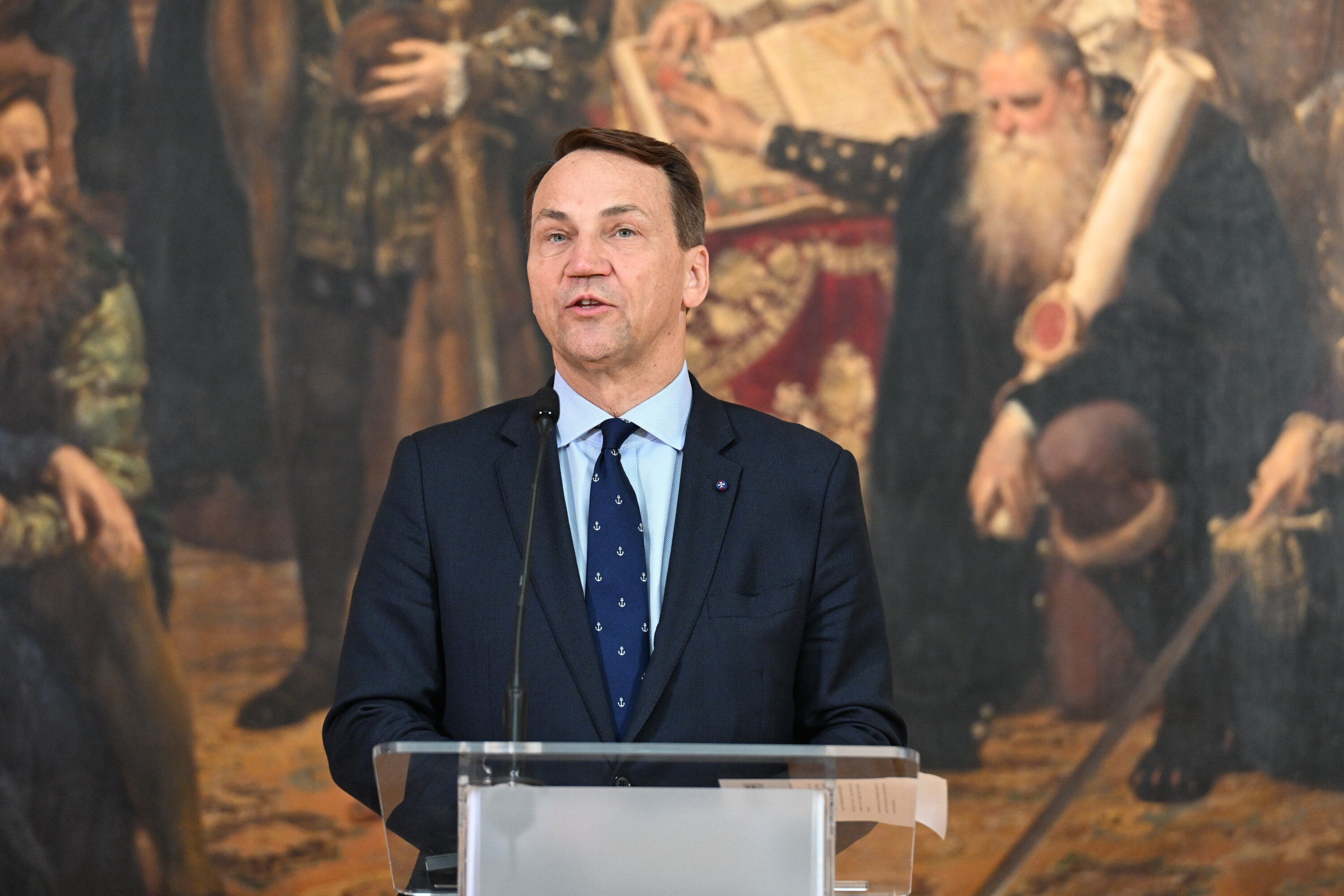 Sikorski: Orban sabotuje UE razem z Putinem