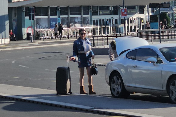 NAŠA PEVAČICA SE RAZVELA POSLE DVA MESECA "Znao je od prvog dana da sam PROSTITUTKA", promenila pol i udala se za kršnog Sarajliju, a onda je sve puklo: Evo da li ju je prevario