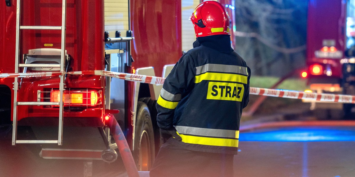 Groźny wypadek w Żelisławcu. Pijany kierowca rozbił się na budynku.