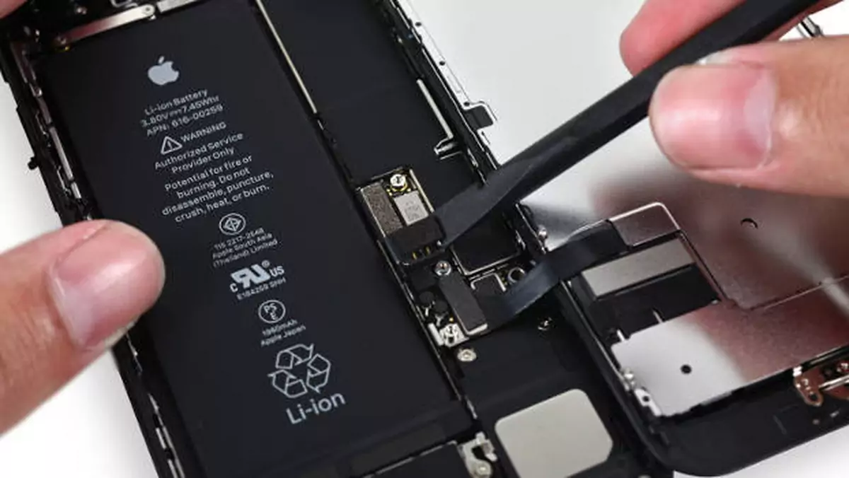 iPhone 8 i 8 Plus z mniej pojemnymi bateriami od iPhone'ów 7