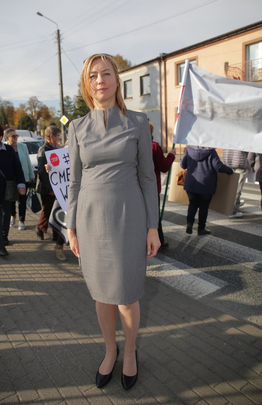 Mieszkańcy Brzezin protestują przeciw wysokim opłatom na cmentarzu 