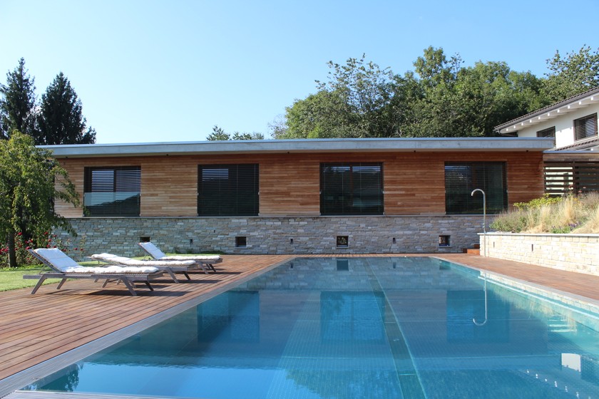 Der Hausherr liebt es, Längen im 15 Meter langen Pool zu schwimmen. 