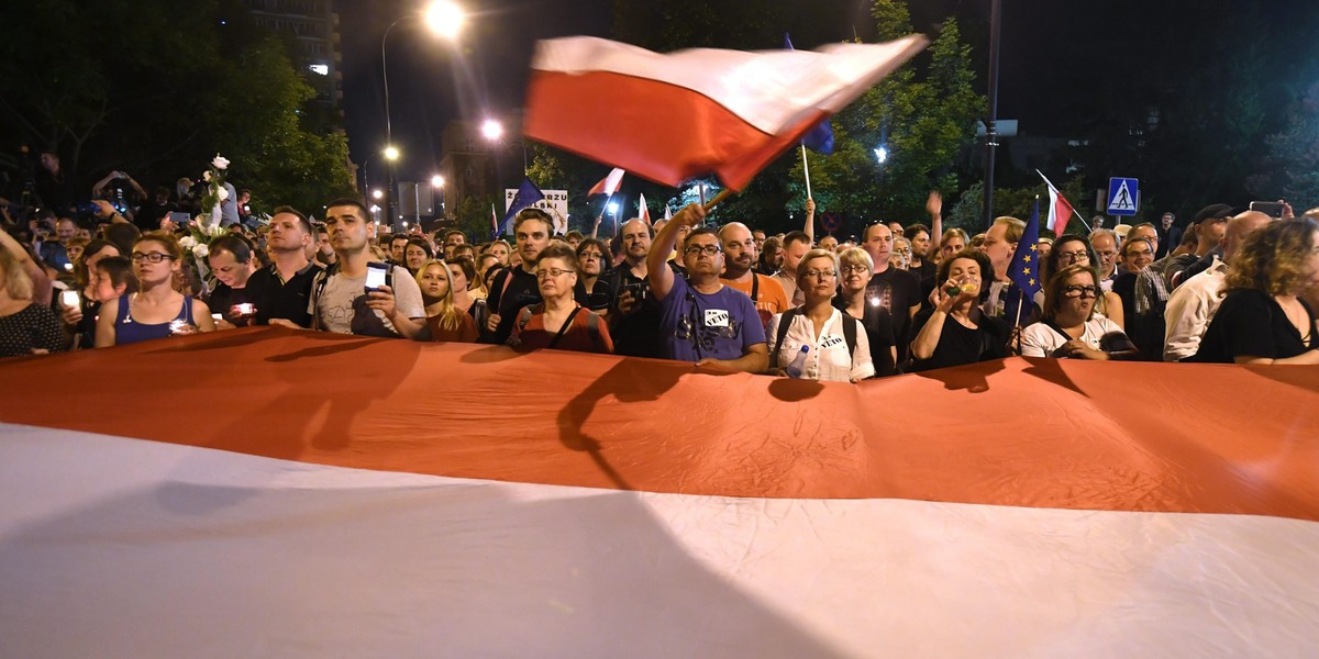 Wzywał by strzelać do protestujących. Mamy jeego odpowiedź