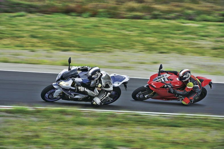 Ducati Panigale S, BMW HP4