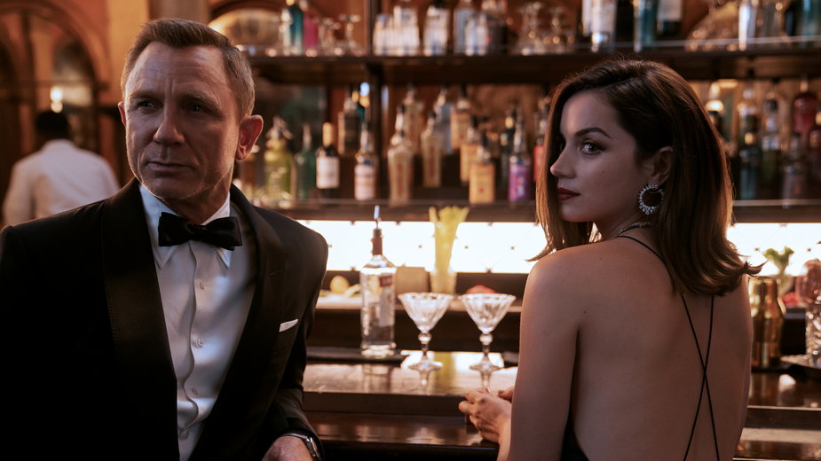 Daniel Craig i Ana de Armas w filmie "Nie czas umierać"