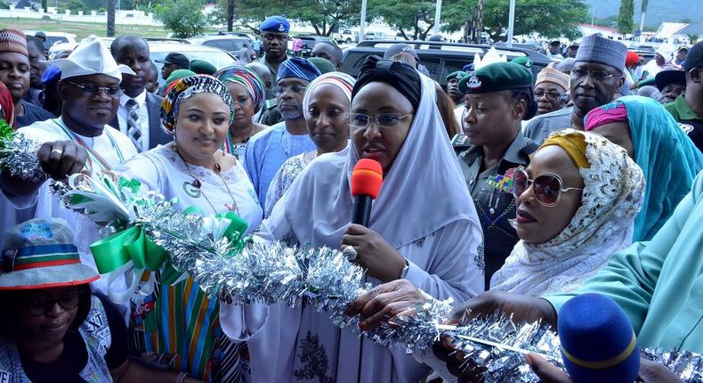 The First Lady, Aisha Buhari inaugurates Kogi Presidential Lodge. [Twitter/@cbngov_akin1]