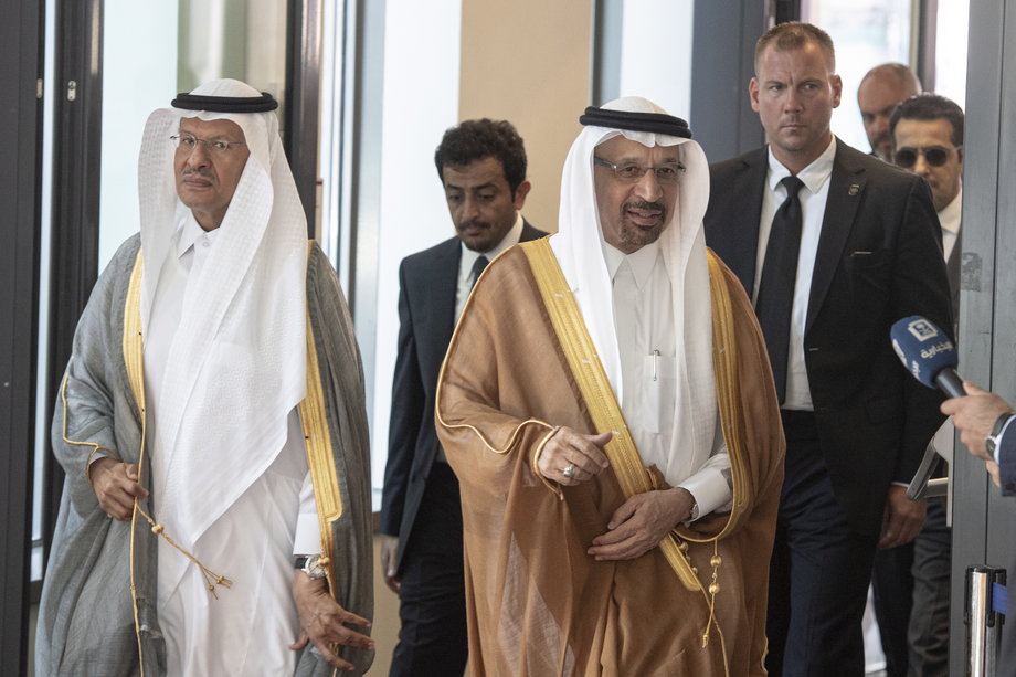 Khalid A. Al-Falih, przewodniczący JMMC i minister energii Arabii Saudyjskiej (z prawej) i książę Abulaziz bin Salman bin Abdulaziz, minister ropy, podczas spotkania OPEC 1 lipca w Wiedniu
