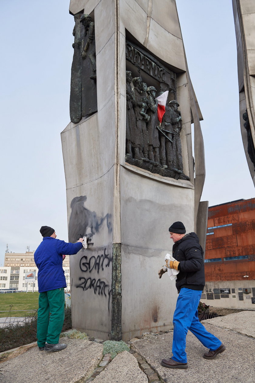 Zdewastowali pomnik Poległych Stoczniowców