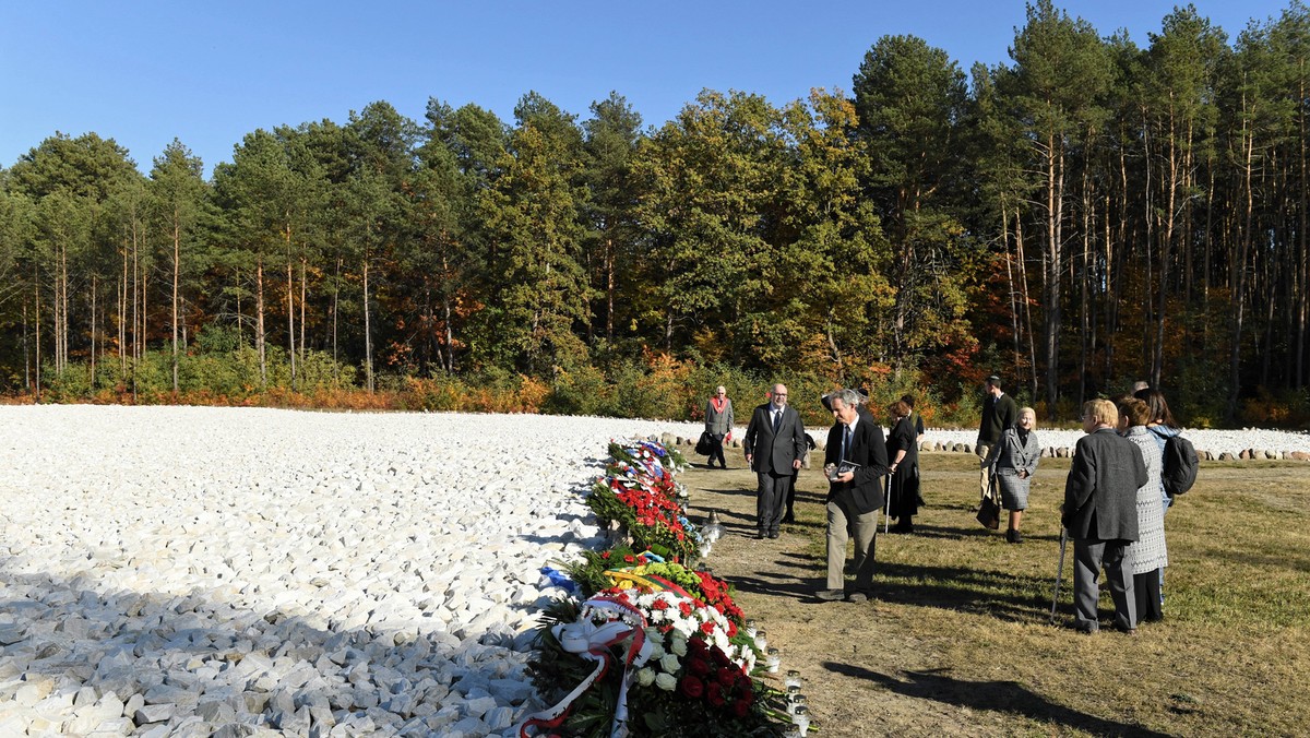 Rosyjska telewizja Rossija24 w materiale na temat konkursu na wystawę stałą w nowo powstającym Muzeum w Sobiborze podała, że Rosja nie została dopuszczona do konkursu, i oznajmiła, że Sobibór jest dla Polski "instrumentem w próbie pisania historii na nowo".