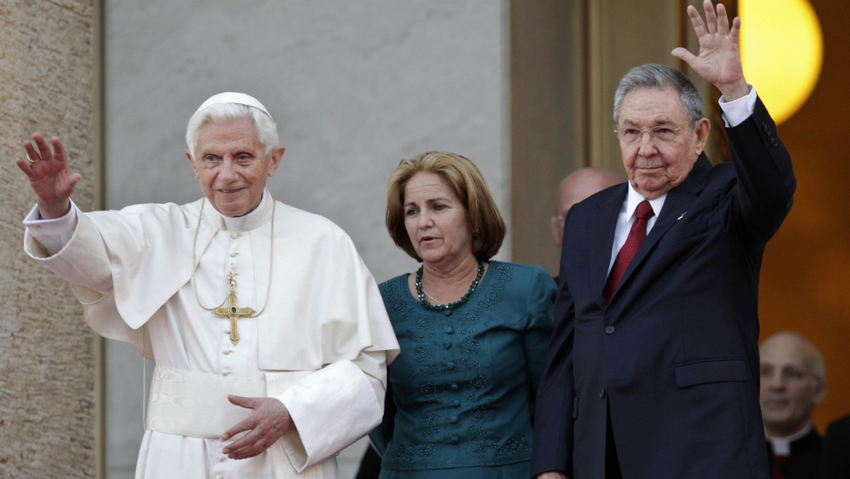 Benedykt XVI spotkał się w Hawanie z przywódcą Kuby Raulem Castro. W drugim dniu swej pielgrzymki na wyspie papież złożył kurtuazyjną wizytę Raulowi Castro w Pałacu Rewolucji.
