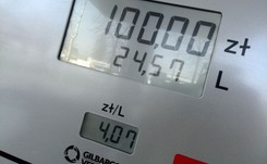 Rząd chce dwukrotnie podnieść opłatę paliwową. Ministerstwo twierdzi, że pieniądze pójdą na drogi [zobacz DOKUMENT]