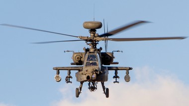 apache będą taniej strącały drony. w usa przetestowano nową amunicję
