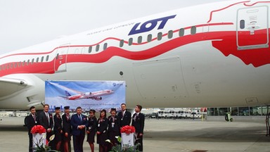 Biało-czerwony dreamliner LOT-u wylądował w Warszawie