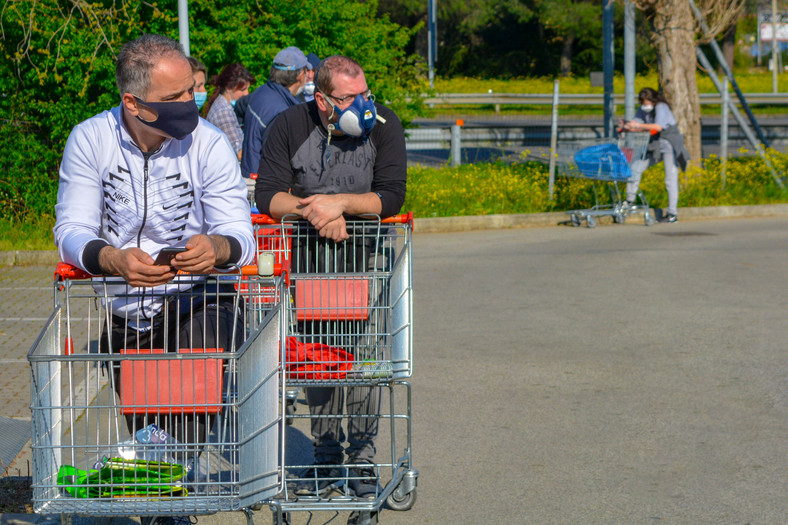 Shopping w pandemii: „trza kupować co jest, a nie wymyślać"