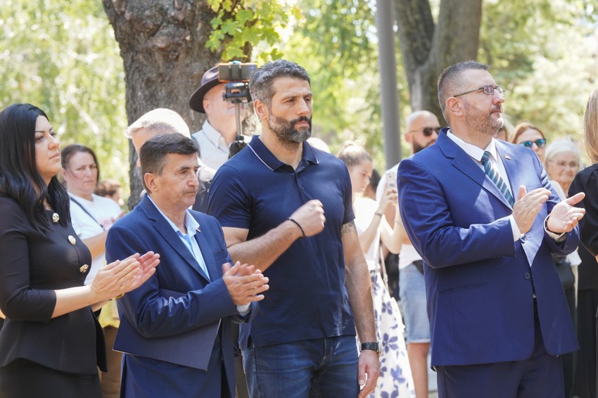 Gradonačelnik Šapić prisustvovao parastosu i položio venac u znak sećanja na žrtve "Oluje"