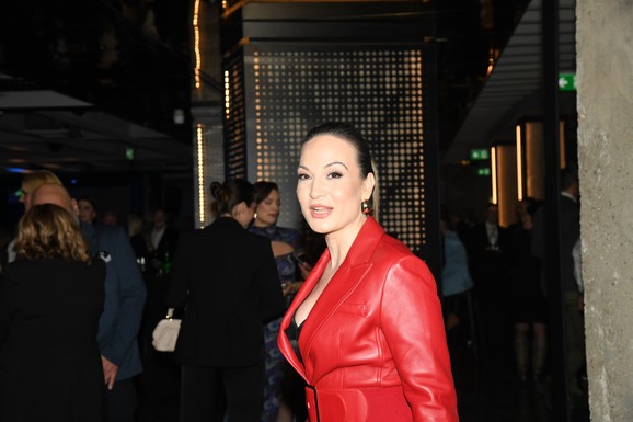 JELENA TOMAŠEVIĆ SLOMLJENA ZBOG SMRTI DRAGE OSOBE Javno se oprostila: