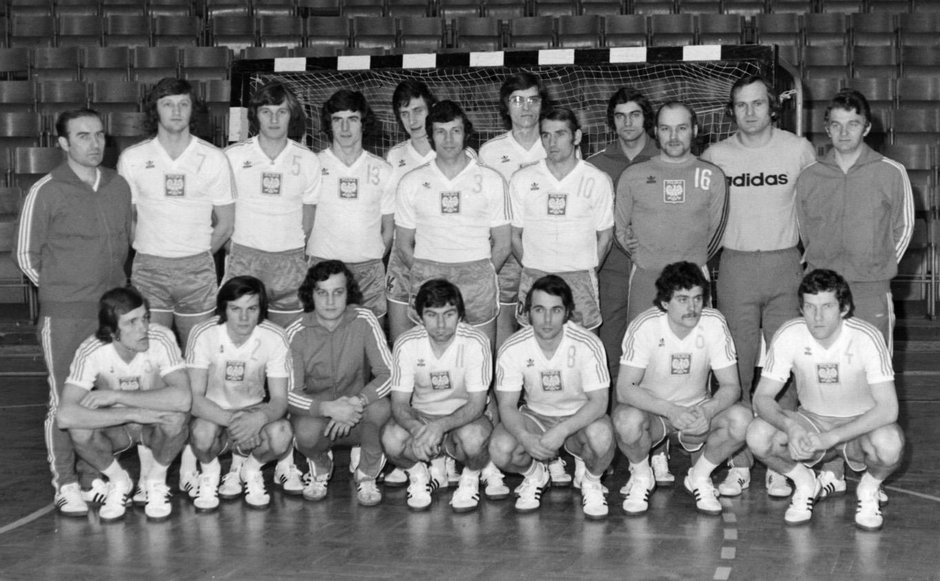 Największym osiągnięciem dwukrotnego olimpijczyka Zygfryda Kuchty (w pierwszym rzędzie pierwszy z prawej) jest brąz igrzysk w Montrealu 1976. To jedyny olimpijski medal polskich szczypiornistów...