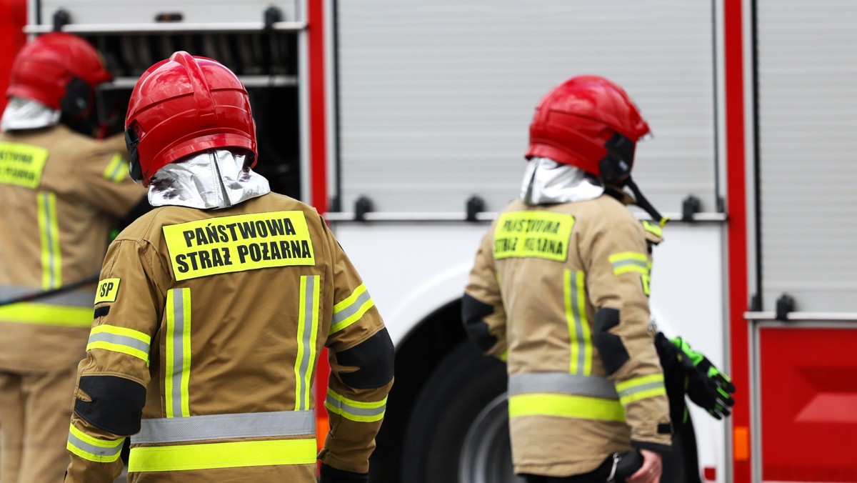 Pożar zakładu produkcyjnego w Ratajewie pod Warszawą