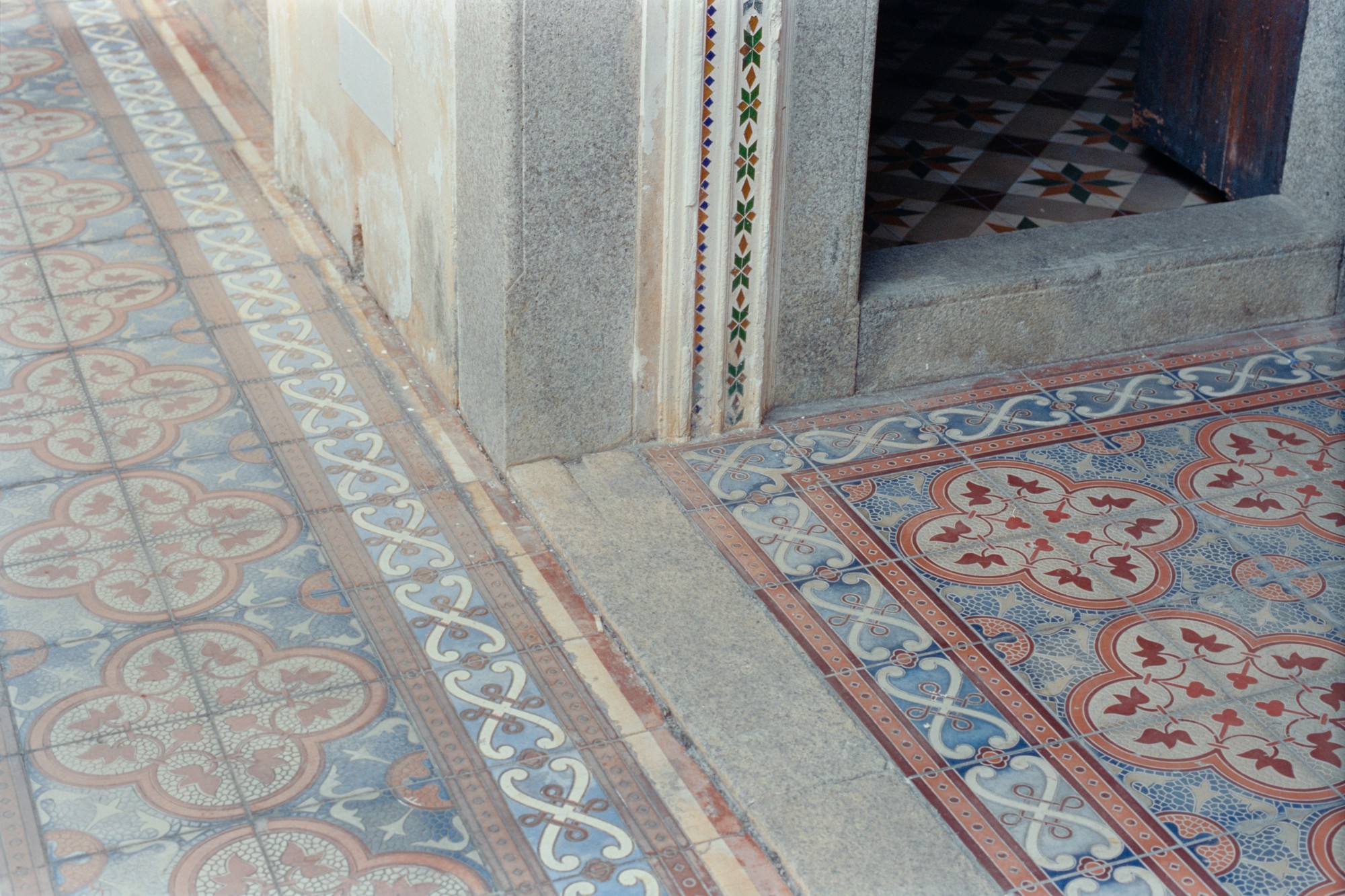 Predtým, než sa pustíte do obnovy staršieho domu, dôkladne preverte jeho technický stav.