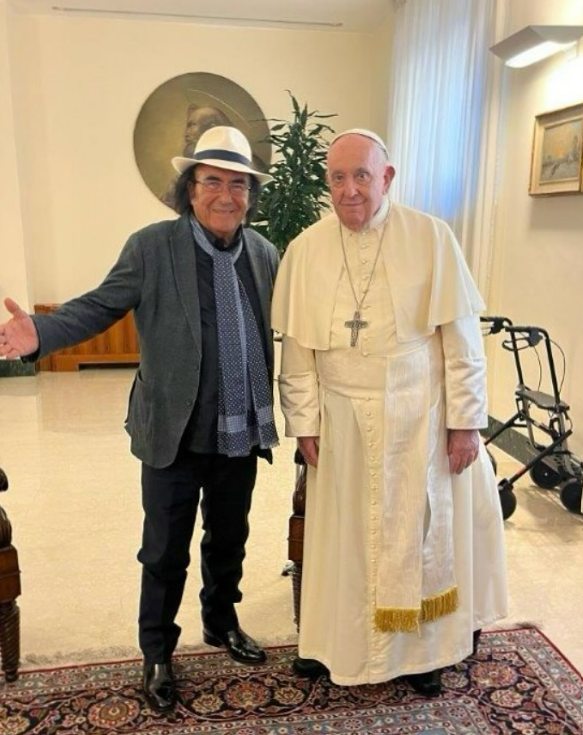 Spevák Al Bano a pápež František.
