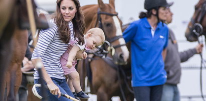 Jerzyk podpadł Kate? Mama trzyma w ręku kij do...