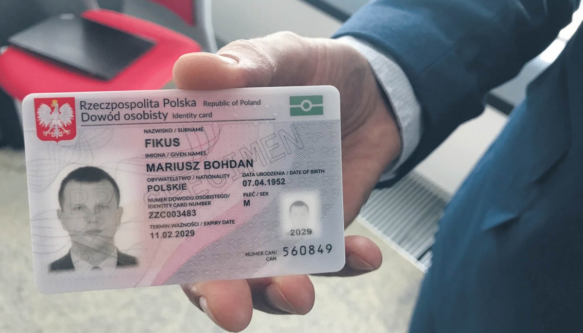 E-dowód na pierwszy rzut oka przypomina dotychczasowy dokument