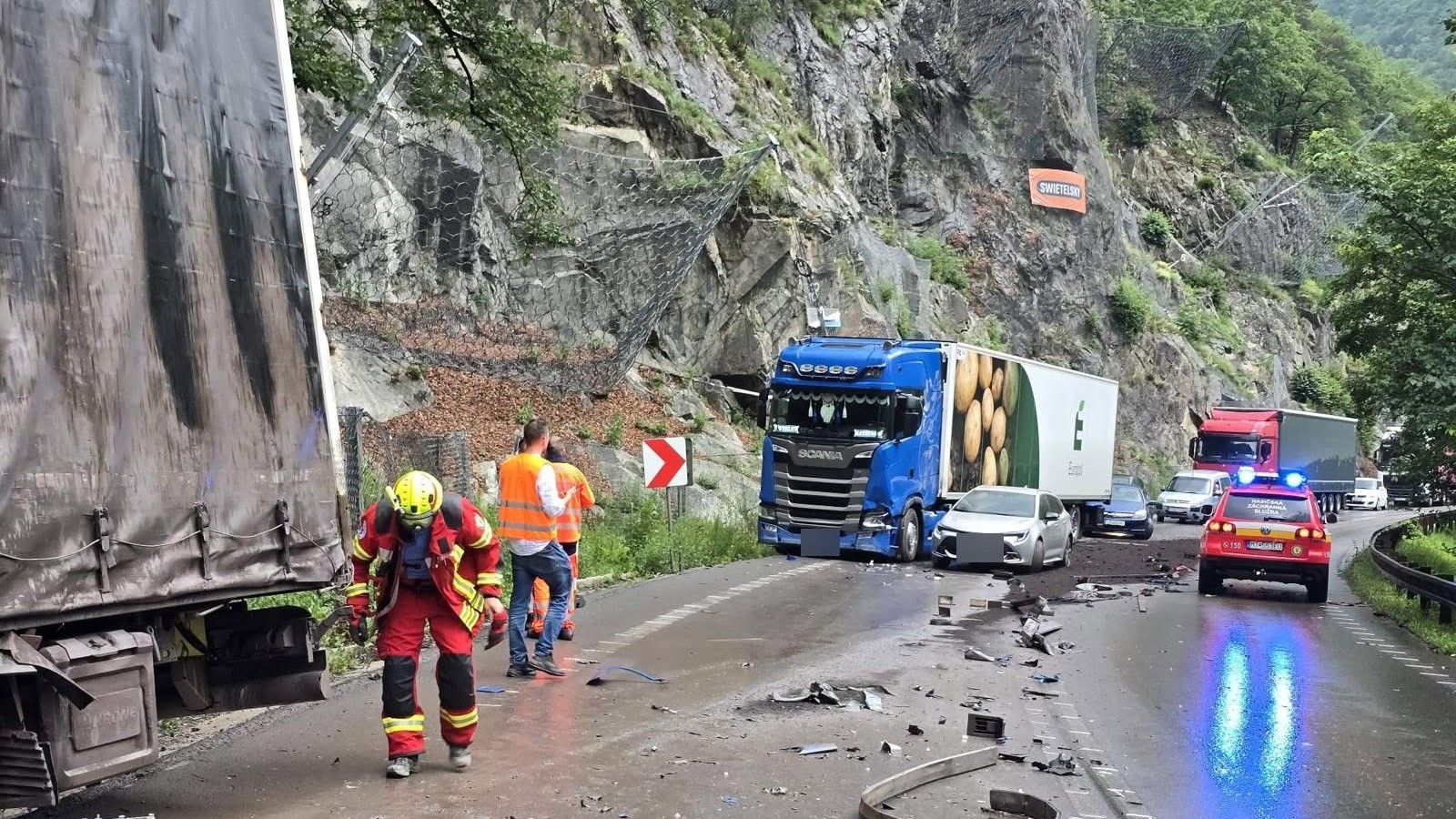  Cesta I/18 pod Strečnom je pre dopravnú nehodu neprejazdná.