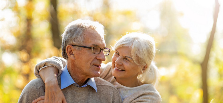 Skończyłeś 60 lat? Te rzeczy przysługują ci za darmo. Wiele osób o tym nie wie
