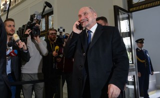 Bochenek: Nie ma sporu kompetencyjnego między Macierewiczem a Streżyńską