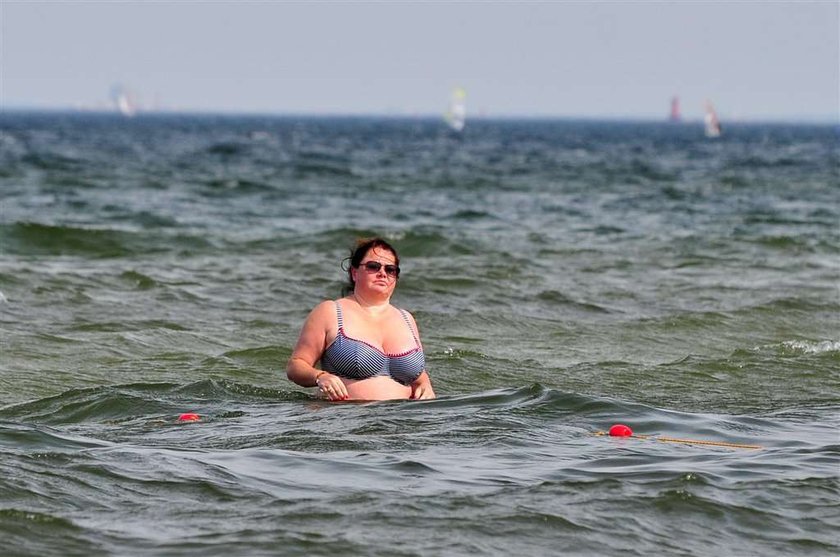 Niezgoda na plaży, a Kammel haruje. FOTY