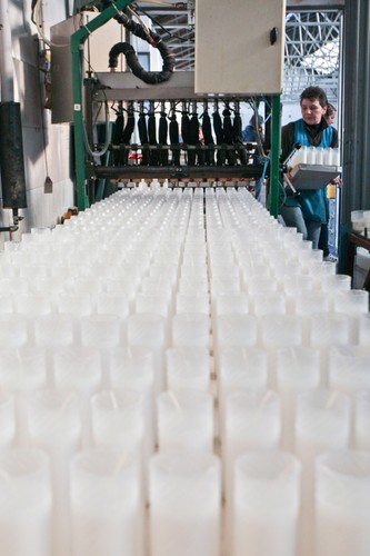 Produkcja zniczy nagrobnych