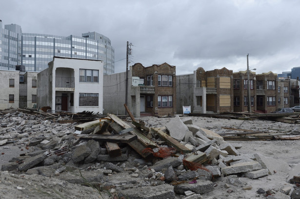 Rośnie liczba ofiar huraganu Sandy, trwa usuwanie zniszczeń