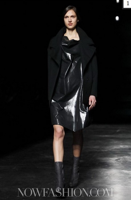 Így nyitotta meg Bogár Nikolett a Lutz show-ját a párizsi divathéten, Fotó: nowfashion.com