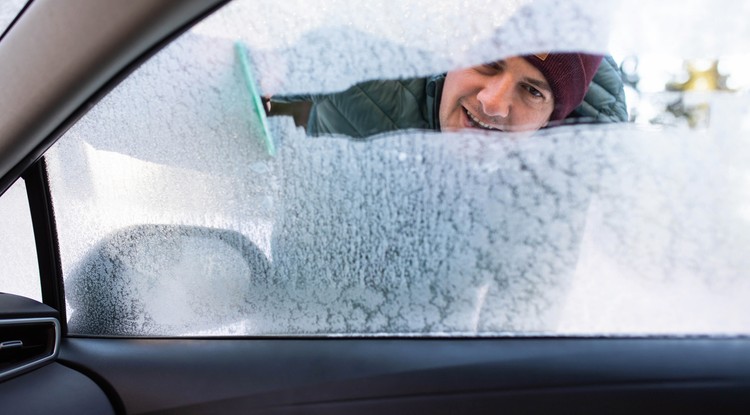 Sok helyen ez a látvány fogadta az autójukhoz érőket ma reggel Fotó: Getty Images