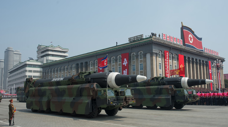 A diktatúra mérnökei
évek óta próbálnak összehozni egy ütőképes rakétát. Egyelőre
szerencsére
kevesebb
sikerrel /Fotó: AFP