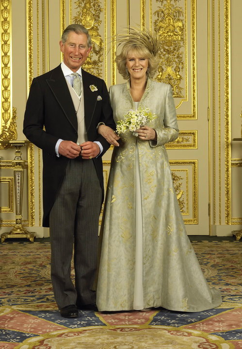 Suknie ślubne w brytyjskiej rodzinie królewskiej: ślub Camilli Parker-Bowles i księcia Karola w 2005 r.