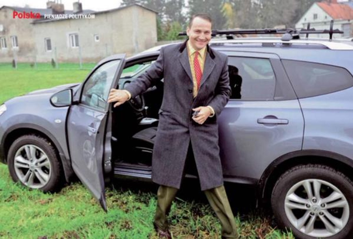 Wprost: Sikorski dwa razy glob "okrążył". Rzeczniczka: Sprawa jest zamknięta