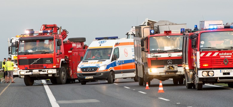 Karambol na A4. Zderzyło się kilkanaście samochodów. Są zabici i ranni