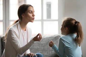 Mit érdemes tenni szülőként, ha dadog a gyerekünk? Ezt mondja a neurológus