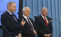 "Erozja Platformy", "zabrakło koryta"... Politycy komentują założenie koła Europejskich Demokratów