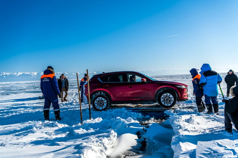 Mazda CX-5 na zamarzniętym Bajkale