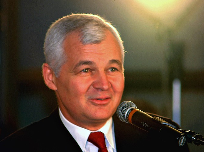 Jan Krzysztof Bielecki stał na czele rządu od stycznia do grudnia 1991. 336 dni urzędowania