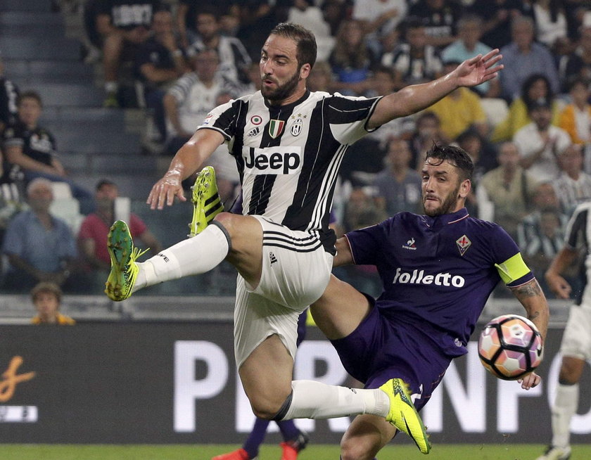 Gonzalo Higuain najbardziej przepłaconym piłkarzem lata. Juventus zapłacił za niego o 24 mln za dużo