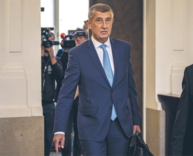 Prokuratura uważa, że Andrej Babiš (na zdjęciu w sądzie) wykorzystał swoje wpływy, by wyłudzić unijne fundusze