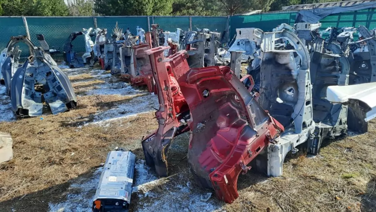 Często "brudni mechanicy" potrzebują mniej, niż doby na rozkręcenie na części skradzionego samochodu