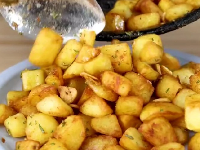 Najbolji recept za pečene krompiriće - budu hrskavi spolja, a neodoljivo sočni iznutra! 