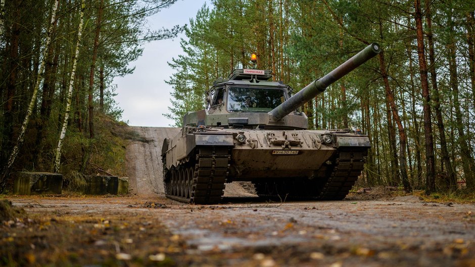 Czołg szkoleniowy Bundeswehry Leopard 2 w czasie ćwiczeń na Słowacji